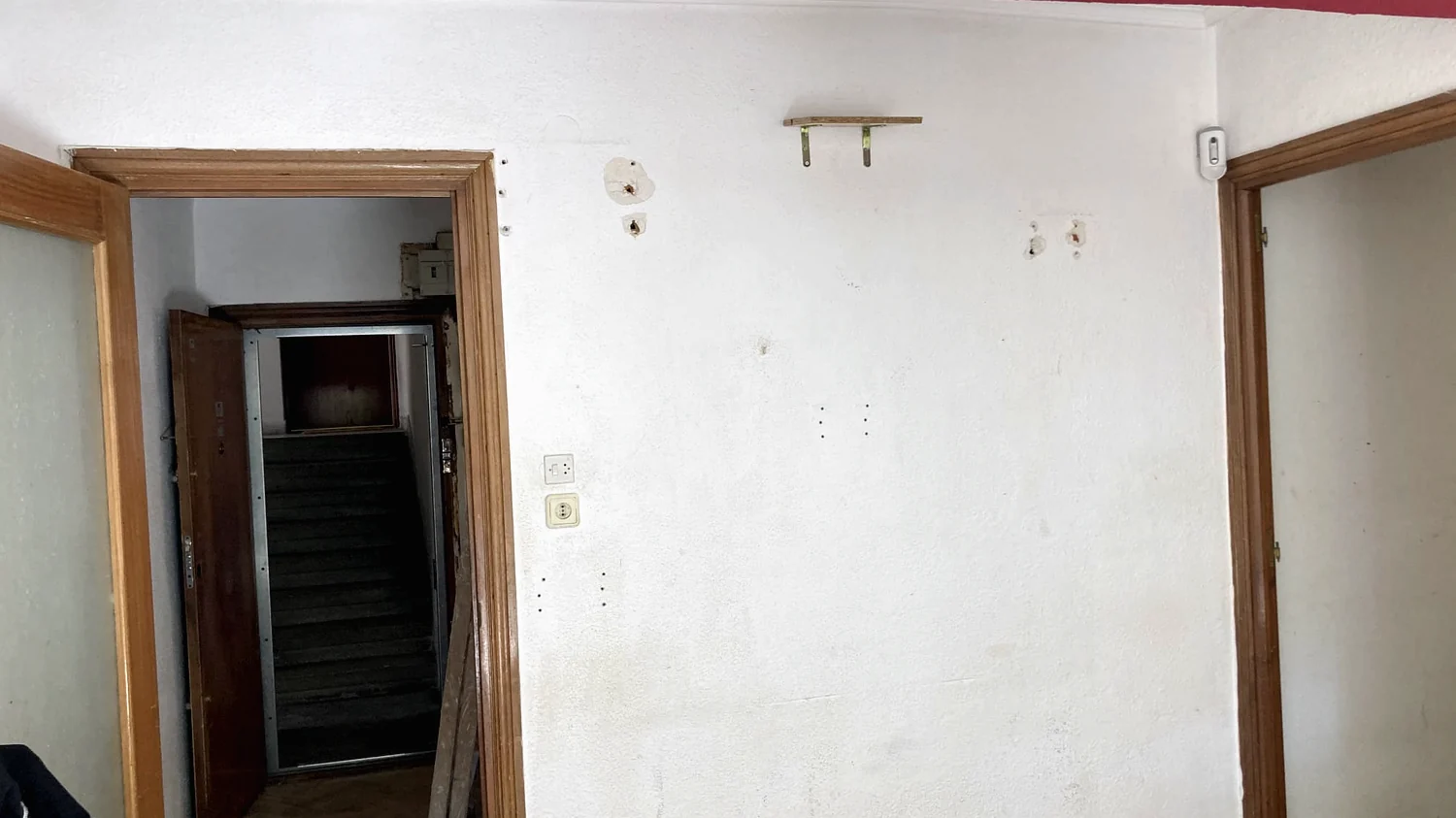 Recibidor de la vivienda antigua antes de la obra
